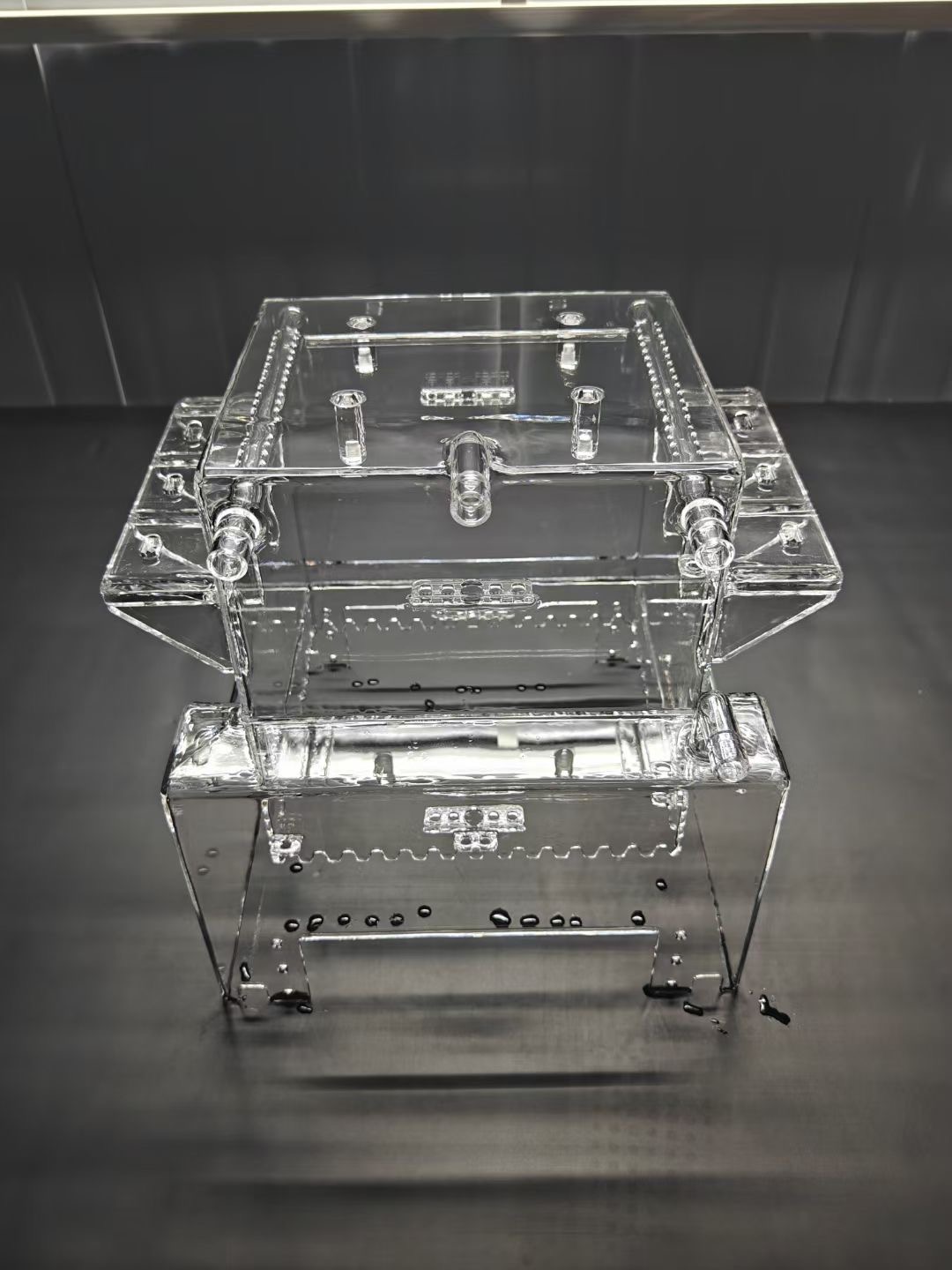 Semiconductor quartz cleaning tank